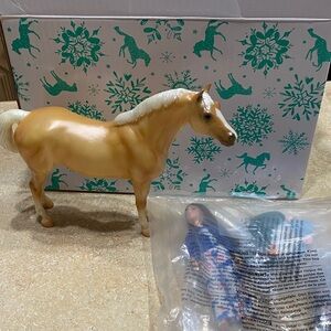 Breyer 2022 Holiday Pony Playset #712460 POA Palomino Mia w/ Doll & Acc. New
